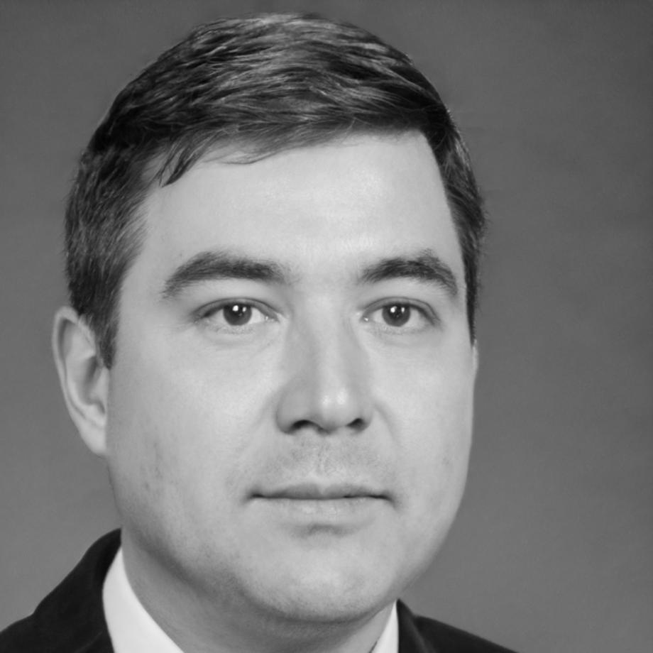 Portrait de Bastien Laroche, analyste financier sectoriel